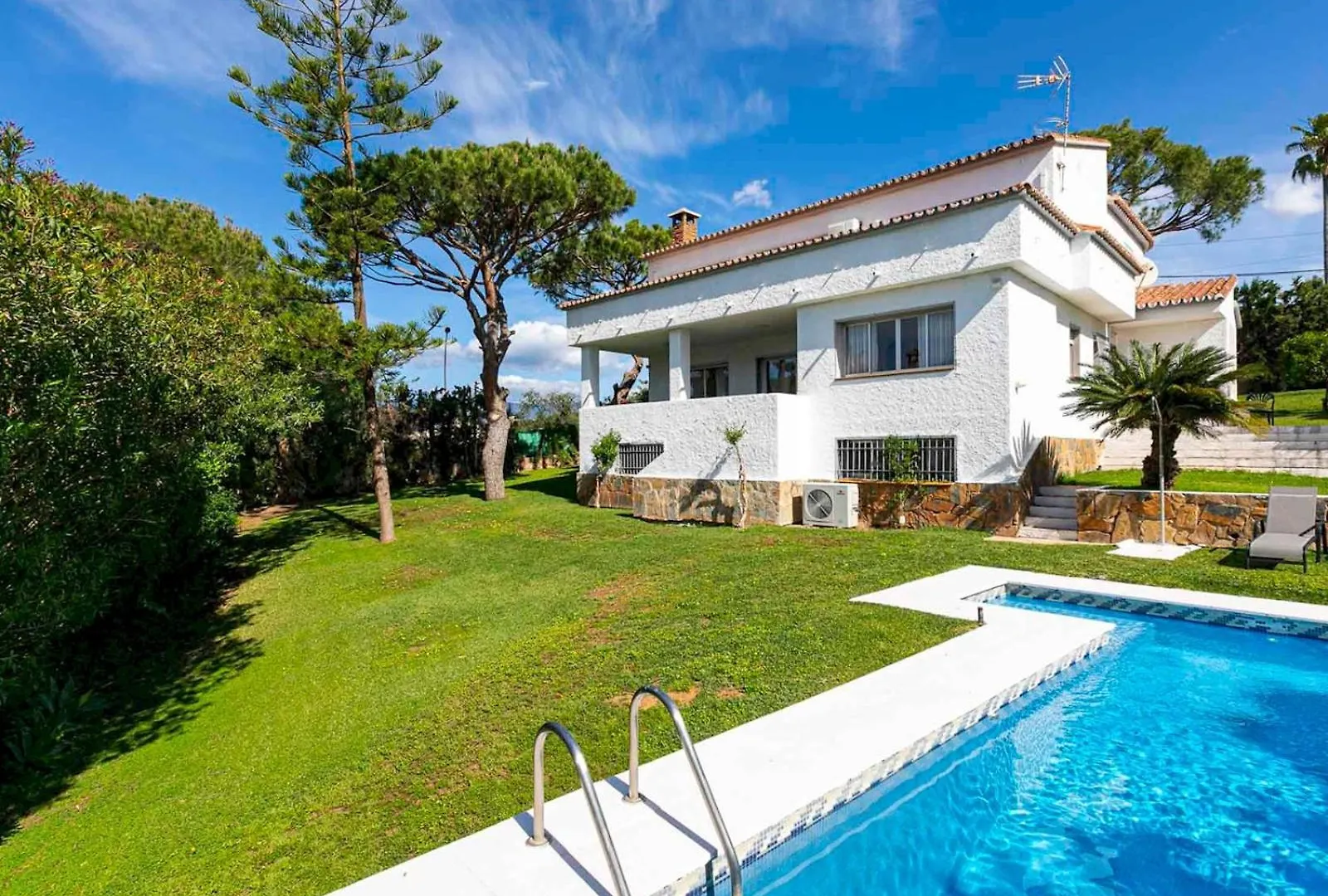 Pass The Keys Villa With Garden And Private Swimming Pool マルベーリャ 別荘